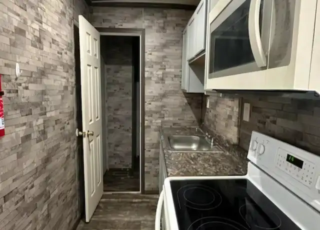 Property at 634 N Queen St, Lancaster, PA, 17603, 1 bed, 1 bath, [object Object]