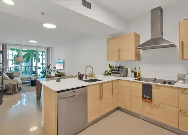 Property at 218 SE 14th St, Miami, FL, 33131, 1 bed, 1 bath, [object Object]