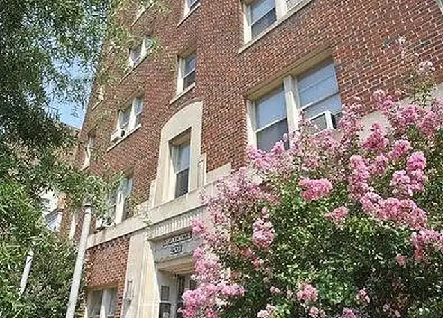 Photo of 2517 K St NW, Washington, DC 20037