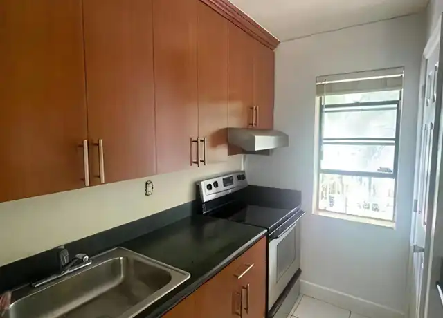 Property at 4051 Dixie Hwy, Oakland Park, FL, 33334, 1 bed, 1 bath, [object Object]