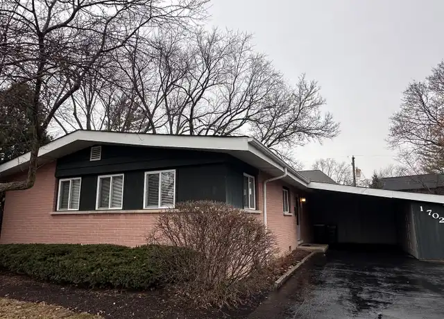 Property at 1702 W Oakton St, Arlington Heights, IL, 60004, 3 beds, 1 bath, [object Object]