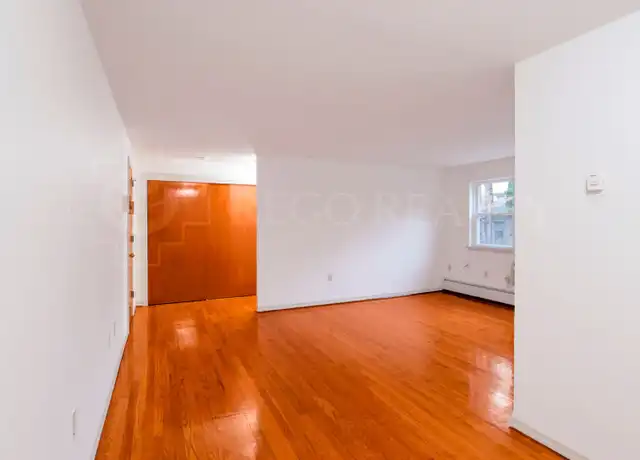 Property at 10 Lincoln St Unit A8, Hartford, CT, 06106, 0 beds, 1 bath, [object Object]