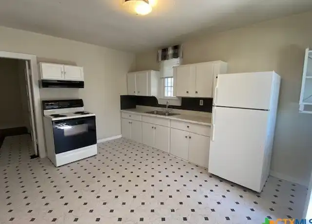 Property at 703 S Laurel Ave, Luling, TX, 78648, 1 bed, 1 bath, [object Object]