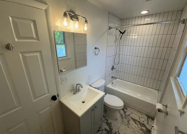 Photo of 33 Chestnut St Fl 2, Danbury, CT 06810