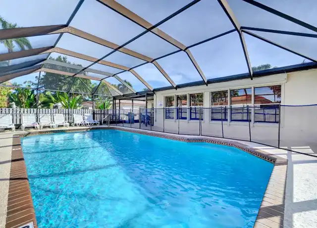Property at 947 Washington St, Hollywood, FL, 33019, 5 beds, 2 baths, [object Object]