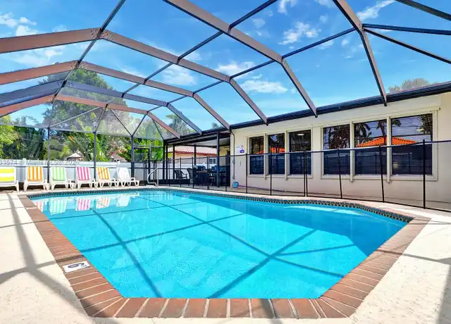 Property at 947 Washington St, Hollywood, FL, 33019, 5 beds, 2 baths, [object Object]