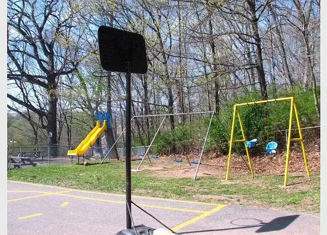 Property at Hedgewood - 70 Sandy Ln, Norwich, CT, 06360, 1-3 bed, 1-1.5 bath, [object Object]