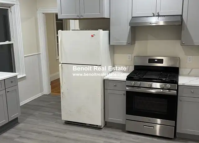Property at 32 Aberdeen Rd Unit 2, Somerville, MA, 02144, 4 beds, 2 baths, [object Object]