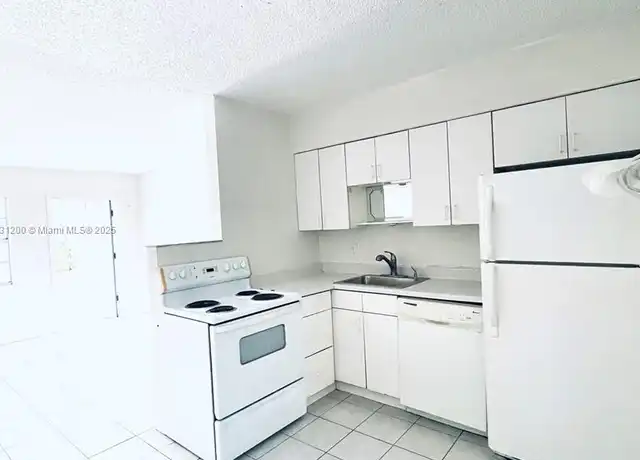 Property at 400 SE 31st St Unit 2, Fort Lauderdale, FL, 33316, 1 bed, 1 bath, [object Object]
