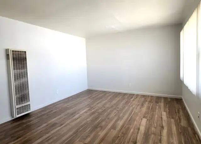 Property at 7516 S Western Ave Unit 4, Los Angeles, CA, 90047, 1 bed, 1 bath, [object Object]