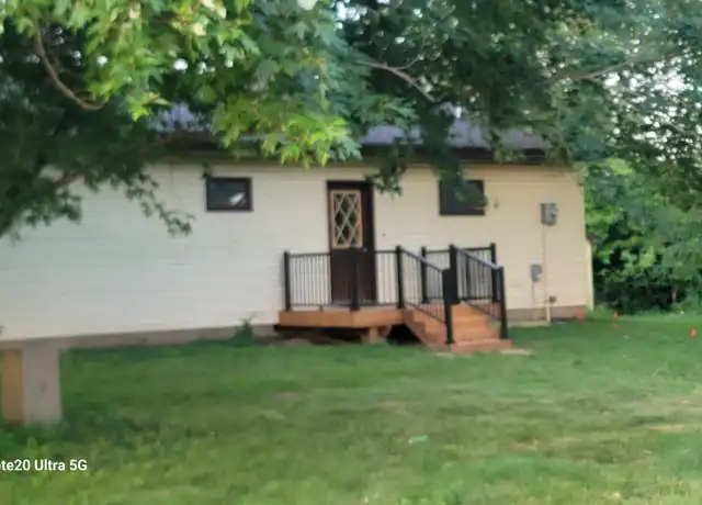 Property at 639 Dunn Cir, Sullivan, IL, 61951, 2 beds, 1.5 baths, [object Object]