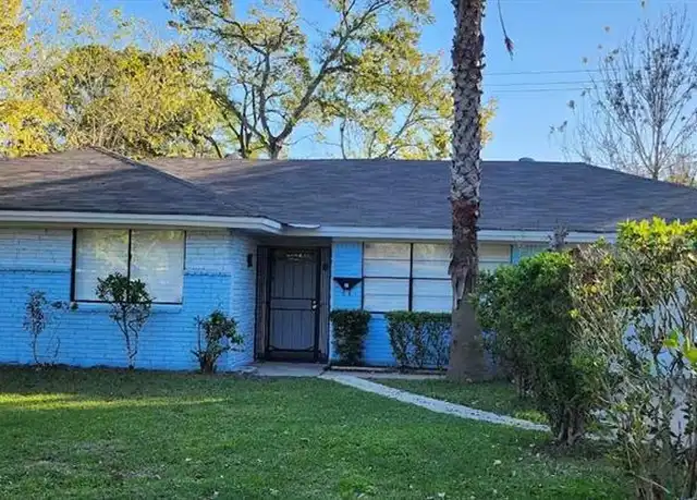 Property at 5515 W Airport Blvd, Houston, TX, 77035, 3 beds, 2 baths, [object Object]