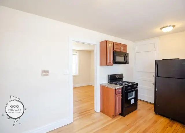 Photo of 5017 W Cermak Rd, Cicero, IL 60804