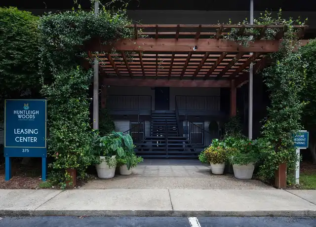 Property at Huntleigh Woods - 375 Hillcrest Rd, Mobile, AL, 36608, 1 bed, 1 bath, [object Object]