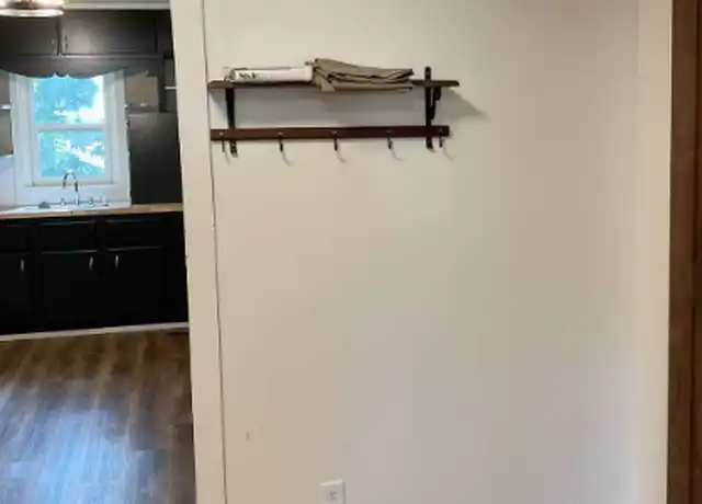 Property at 837 W Walnut St Unit 3, Springfield, MO, 65806, 1 bed, 1 bath, [object Object]