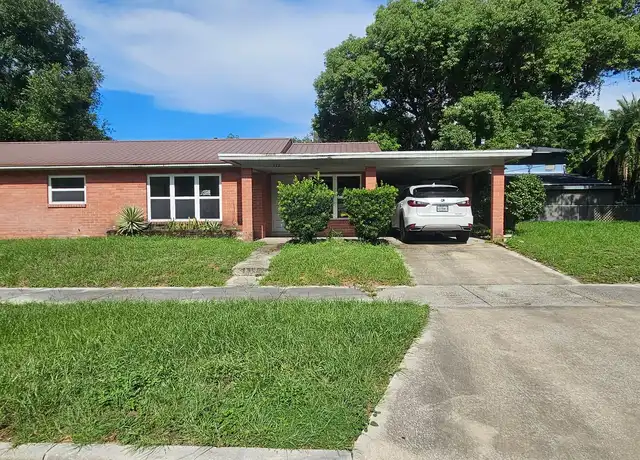 Property at 112 N Oakland St, Leesburg, FL, 34748, 4 beds, 2 baths, [object Object]