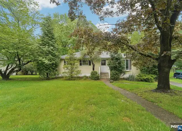 Property at 953 Franklin Tpke, Allendale, NJ, 07401, 4 beds, 1.5 baths, [object Object]