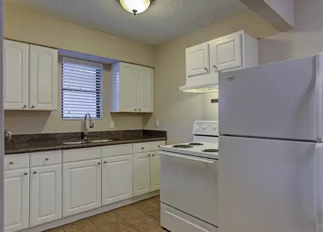 Property at 405 Hawthorne St #24, Houston, TX, 77006, 1 bed, 1 bath, [object Object]