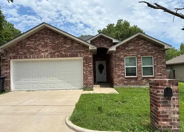 Property at 920 Jones St, Greenville, TX, 75401, 3 beds, 2 baths, [object Object]