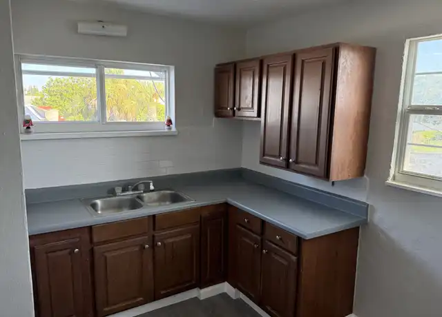 Property at 2440 25th St N Apt A, St. Petersburg, FL, 33713, 1 bed, 1 bath, [object Object]