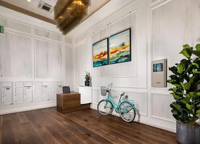 Photo of 2300 Wilshire Blvd, Santa Monica, CA 90403