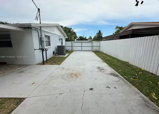 Property at 15640 SW 102nd Pl, Miami, FL, 33157, 3 beds, 2 baths, [object Object]