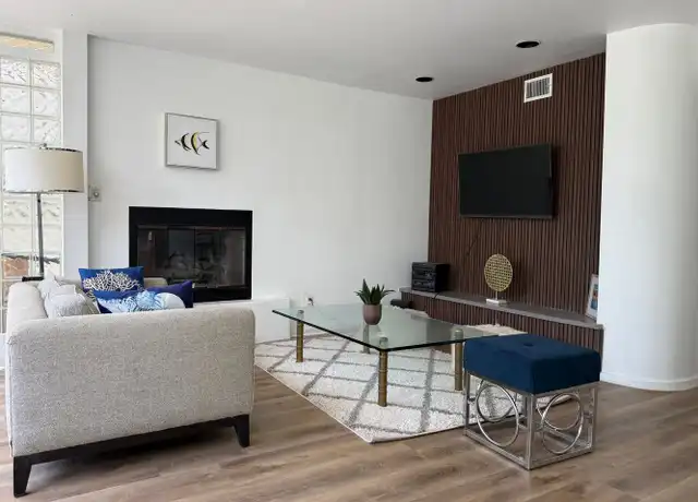 Property at 39 Westminster Ave Unit 1, Venice, CA, 90291, 2 beds, 1 bath, [object Object]