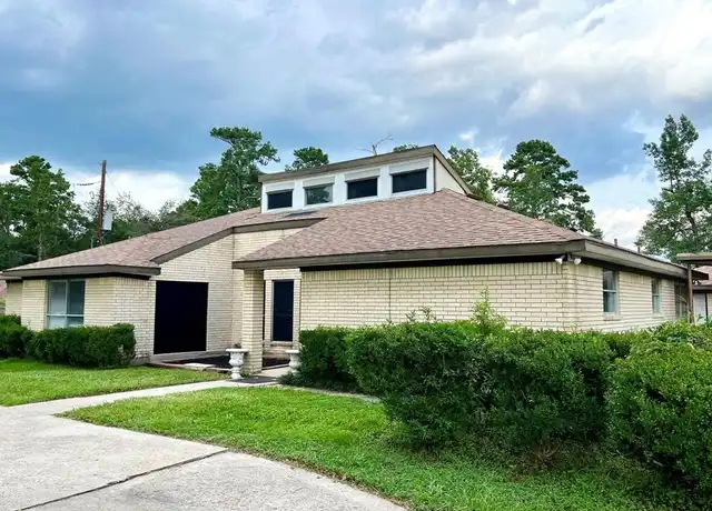 Property at 14221 Horseshoe Bnd, Conroe, TX, 77384, 4 beds, 2 baths, [object Object]