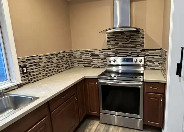 Property at 225 Willow St Unit 2, Waterbury, CT, 06710, 4 beds, 1 bath, [object Object]