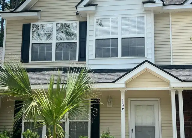 Property at 135 South St, Bluffton, SC, 29910, 3 beds, 2.5 baths, [object Object]