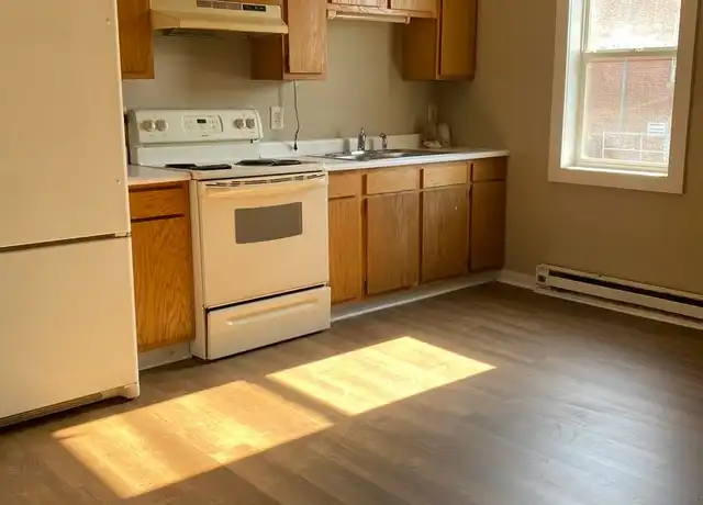 Property at 107 E Hickman St, Winchester, KY, 40391, 1 bed, 1 bath, [object Object]