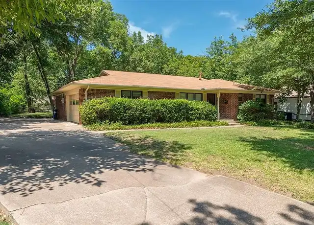 Property at 2114 Houston Pl, Denton, TX, 76201, 4 beds, 2 baths, [object Object]