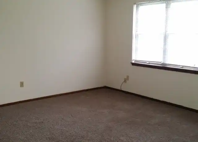Property at 107 Sanders Ct Unit 2, Columbia, MO, 65202, 3 beds, 1 bath, [object Object]