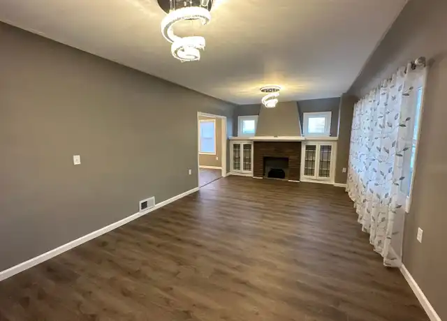 Property at 6302 W Medford Ave Unit 6302, Milwaukee, WI, 53218, 2 beds, 1 bath, [object Object]