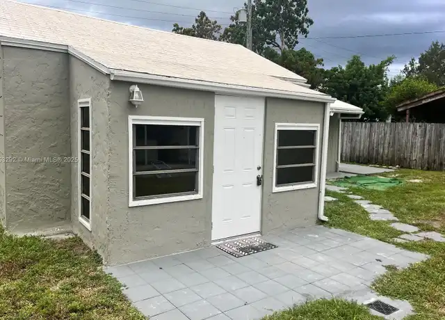Property at 500 SW 10th St Unit 2, Fort Lauderdale, FL, 33315, 1 bed, 1 bath, [object Object]