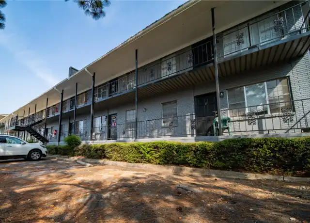 Property at The Bluffs @ Central - 4801 Rogers Ave, Fort Smith, AR, 72903, 1-2 bed, 1 bath, [object Object]