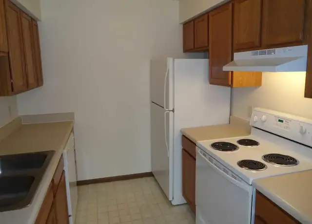 Photo of 7610 Ohio Plz, Omaha, NE 68134