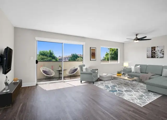 Photo of 521 E Palm Ave, Burbank, CA 91501