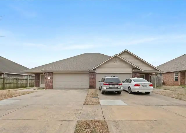Property at 1667 N Evening Shade Dr, Fayetteville, AR, 72703, 3 beds, 2 baths, [object Object]