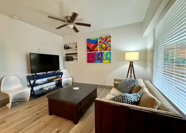 Property at 642 NE 16th St, Fort Lauderdale, FL, 33304, 1 bed, 1 bath, [object Object]