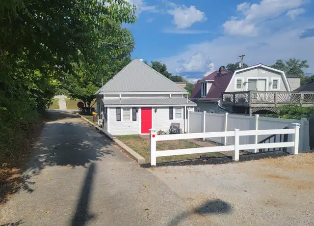 Property at 200 Jacksboro St, Somerset, KY, 42501, 1 bed, 1 bath, [object Object]