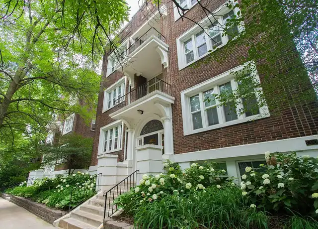 Property at Oakview Apartments - 616 Lincoln Ave, St Paul, MN, 55102, 0-1 beds, 1 bath, Contact for Price