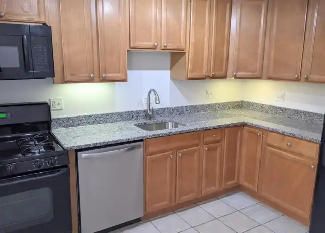 Property at 425 South Blvd, Evanston, IL, 60202, 2 beds, 1 bath, [object Object]