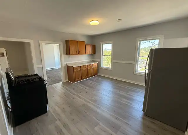 Property at 83 Pine St Unit 3, Southbridge, MA, 01550, 3 beds, 1 bath, [object Object]
