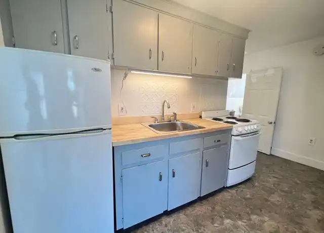 Property at 14 Boynton St Unit 3, Portland, ME, 04102, 1 bed, 1 bath, [object Object]