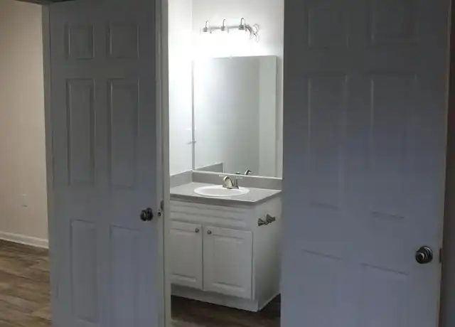 Property at 10 Friendly Hills Dr, Decatur, GA, 30035, 2 beds, 2 baths, [object Object]