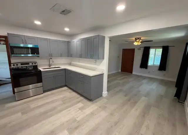 Property at 221 NE 1st Ter Unit 2, Dania Beach, FL, 33004, 2 beds, 2 baths, [object Object]