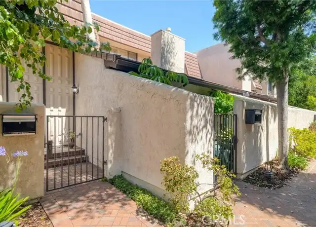 Property at 22285 Erwin St, Woodland Hills, CA, 91367, 2 beds, 2.5 baths, [object Object]