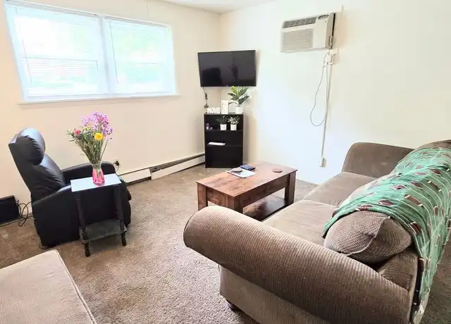 Property at 1106 N Mclean St Unit 1, Bloomington, IL, 61701, 1 bed, 1 bath, [object Object]