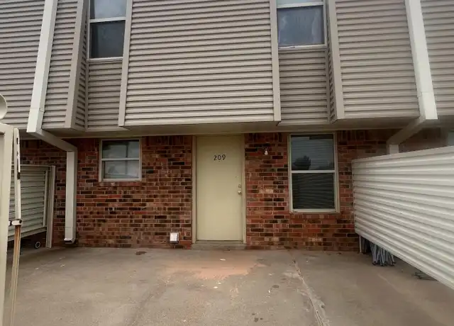Property at 802 Matthew Ave, Sundown, TX, 79372, 2 beds, 1.5 baths, [object Object]